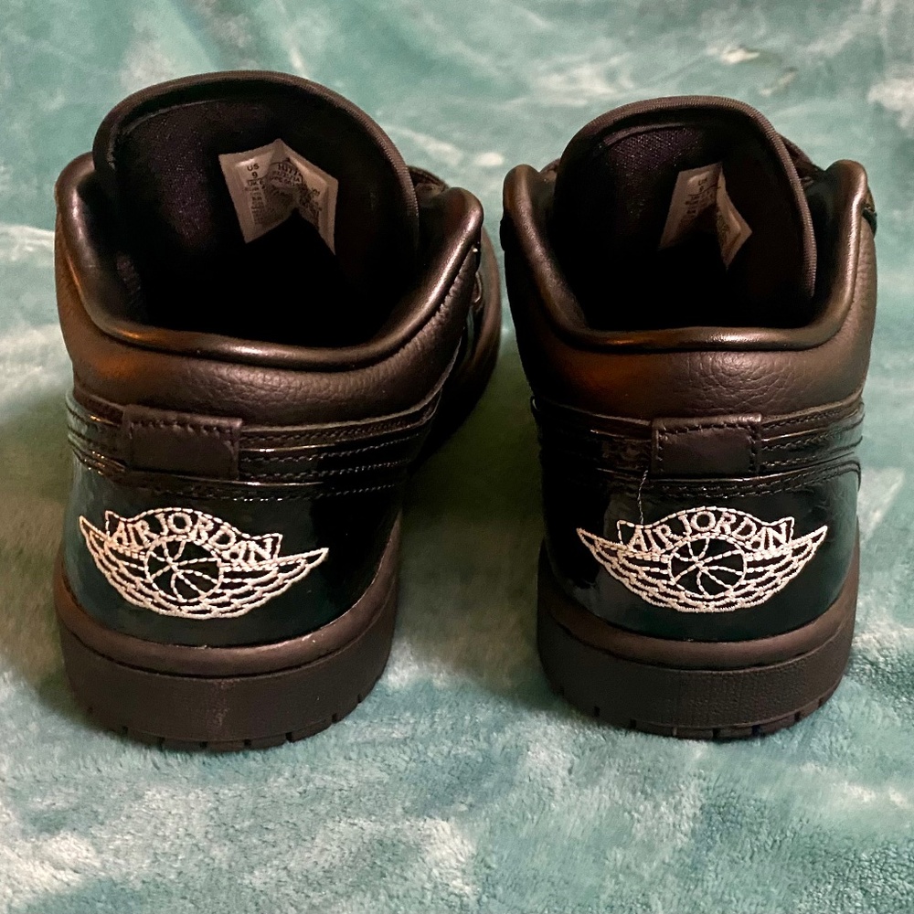 Women’s Nike Air Jordan black size 9